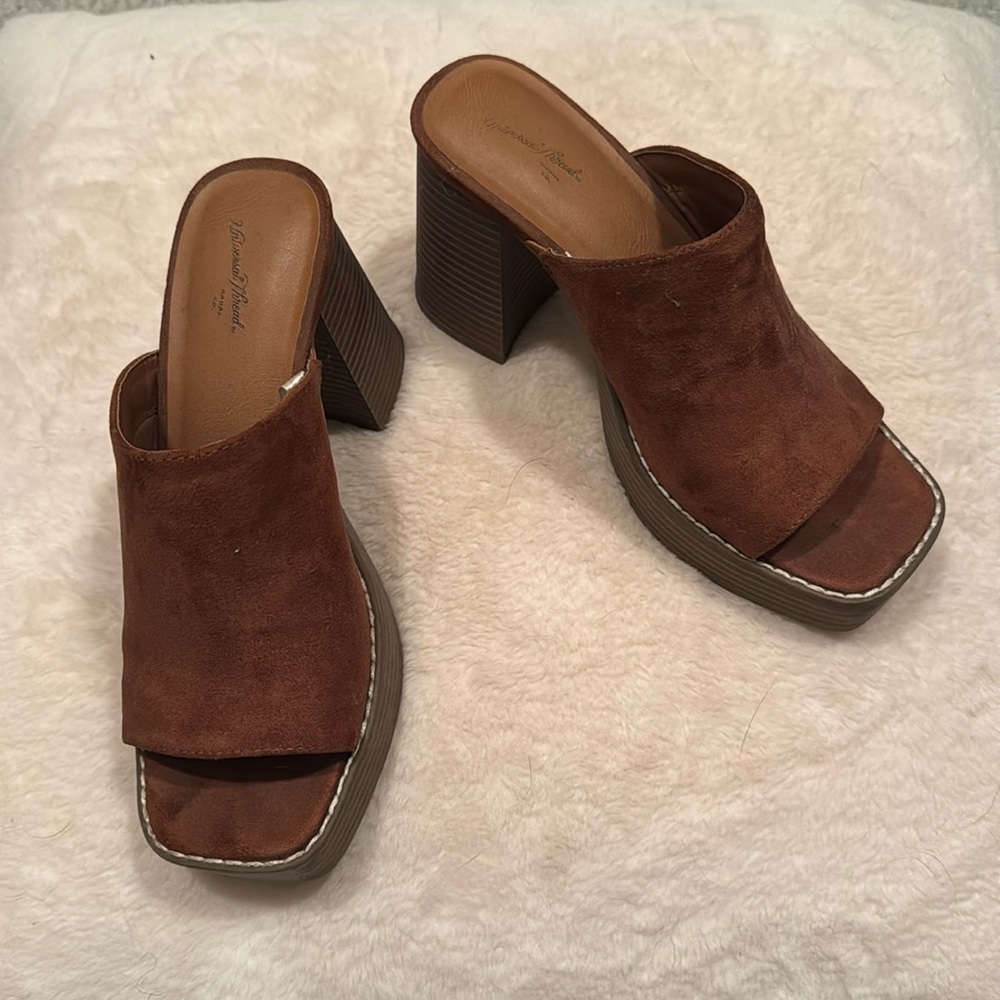 Suede, open toed clogs